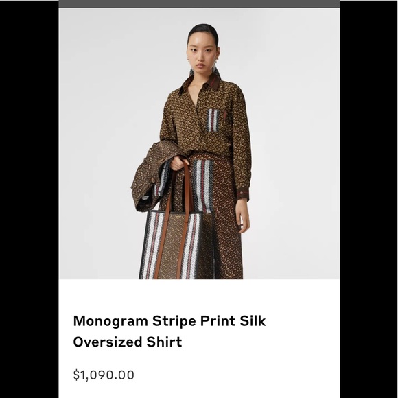 ❤️❤️ BURBERRY
Silk Printed Button-Up Top size 4 - Picture 3 of 7